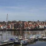 Marina House Daire Whitby